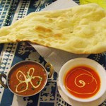 Indian Restaurant Shri Aruna - ナンがめちゃめちゃでっかいよ。
                      カレーとスープに描かれた模様がかわいいな～
                      インド料理ってこういうところが凝ってるよね。