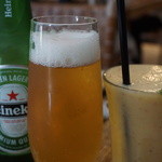 Micasadeco&Cafe - ハイネケン(700円)とフルーツスムージー(680円)