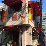 imbiss カリーブルスト 神戸元町 - 角にあります