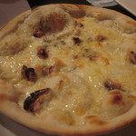 カンピオーネ - ピザ（ゴルゴンゾーラチーズとくるみ