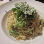 カンピオーネ - エビアボカドバジルソースパスタ