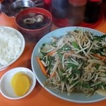 光栄軒 - ニラ炒め 400円 + ライス 150円 + 外税 = 590円 