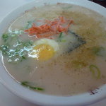 ひろせ食堂 - コショーと紅しょうがを投入