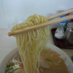 ひろせ食堂 - 久留米ラーメンの中太麺