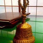 月居 - 仏教法具のガンターが呼鈴です。