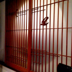 月居 - 月にツバメでしょうか。