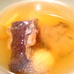 月居 - 烏骨鶏のスープ。