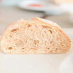 リュミエール大阪KARATO - 全粒粉パンの断面 '15 8月上旬