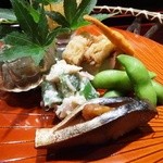 喰善 あべ - 燻製鯖／モロッコインゲン白和え／茶豆／穴子寿司
