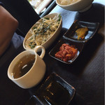 Suki mura - 特選和牛三種盛りのサラダ(大根とホウレンソウ)、スープ、ご飯(中)