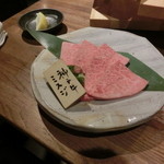 炭火焼肉・にくなべ屋 神戸びいどろ 初台店 - 神戸牛ミスジ