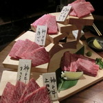 炭火焼肉・にくなべ屋 神戸びいどろ 初台店 - 神戸牛たち！