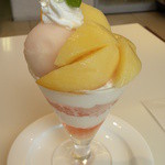 タカノフルーツパーラー - 岡山・夢白桃のパフェ（2015年8月）