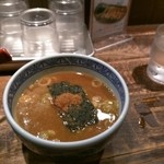 三田製麺所 - この中に分厚いチャーシュー！