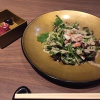 鉄板焼 摩天楼 東京スカイツリー・ソラマチ店 - ズワイ蟹のサラダ～自家製の蟹みそソースと共に～ 
