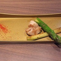 鉄板焼 摩天楼 東京スカイツリー・ソラマチ店 - 名物の一品～当店人気の名物一品～ ホタテとアスパラノソテー