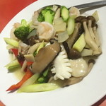 四川食府 - 三種の海鮮と季節の野菜炒め（９８０円）２０１５年７月