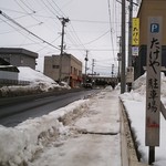 めん房　たけや - くるまやさんの角地から店舗を臨む♪