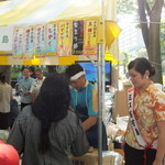 馬事公苑 売店 - 今年のミスは お一人しか見かけませんでした　（2015 区民まつり）