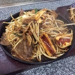 日喜屋 - ミックス
      ホルモン・レバー・イカ・シンゾウ・和牛カルビ
      2700円
      美味しいね(o^^o)