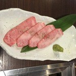 肉ぼうず - 少し食べたカルビ