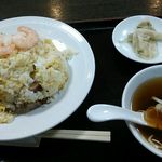 中華料理 成喜 - 五目炒飯、スープ、ザーサイ付き。702円。