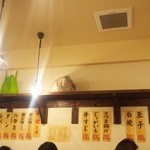 かぶら屋 - 頭上に荷物置き場。これはいい