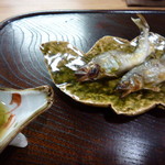 なる屋 - 絶品の焼き鮎　蓼酢ではなく、胡瓜酢で