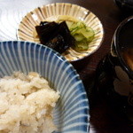 なる屋 - 炊き込みご飯と香の物　おみそ汁