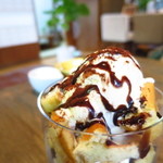 腰越珈琲 - チョコパフェもりもり！