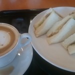 BARISTA CAFFE - カプチーノと生ハムとバジルのサンドイッチ