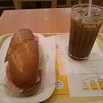 ドトールコーヒーショップ - ミラノサンドA(生ハム・ボンレスハム・ボローニャソーセージ)とアイスコーヒー 580円