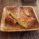 マディソン ニューヨーク キッチン - “フレンチトースト”
      外側にカリッとした食感を残しながら、中はしっとりとしていて、しかも甘すぎないのが良いです！