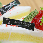 Fururu - ショートケーキ★市ポンジの柔らかさと生クリームの味が特徴！390円