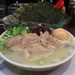 元祖 名島亭 - ラー博は俺の社員食堂。  本日2015年8月3日より発売、殿様ラーメソ！  チャーシュー、ねぎ増、きくらげ増、味玉、海苔4枚がのせられたスペッシャルなラーメソ。イイね！