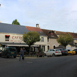 Cafe de la Ville - 村の中心