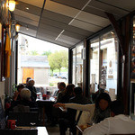 Cafe de la Ville - 昼時で賑わう店内