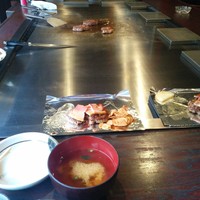 ニュー松坂 布施本店 - 鉄板でシェフが焼いてくれます