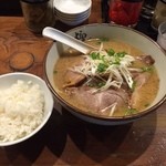 横濱家  - チャーシューラーメンとご飯（並）