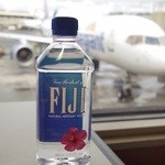 Lahaina Chicken Company - 飛行機が真近に見えるフードコート席で食べれます