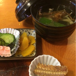 いろは鮨 - 肝吸いだけでなく揚げた鰻の骨も出てきました