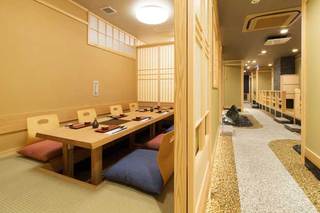 Hokuriku Sushi Izakaya Kanazawa Aenokaze - 白木作りの完全個室でご接待にも向いています