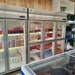 韓国食品センター 麻布第一物産 - 店内は綺麗に改装され冷蔵庫が増えた…！