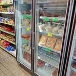 韓国食品センター 麻布第一物産 - こちらの冷蔵庫にはチャンジャやチャプチェ等の冷凍物が…