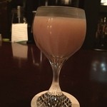 漱流 - 昨夜の記憶 桃のカクテル、ウオッカベースなので甘過ぎず、濾してないので大人のネクターみたい。