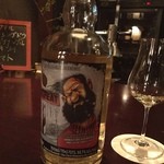 漱流 - アードベッグ、カリラ、ボウモアにポートエレンをブレンドしたという55.7%の強烈なウイスキー