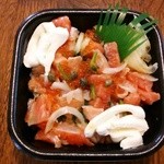 丼丸 - 角切りサーモンとイクラのマリネ、マスカルポーネ添え 540円