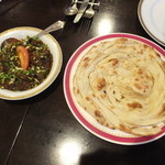 カーン・ケバブ・ビリヤニ - 南インドチャティナルチキンカレーとパロータ