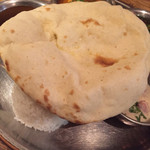 シバカリーワラ - プレートの上にナン