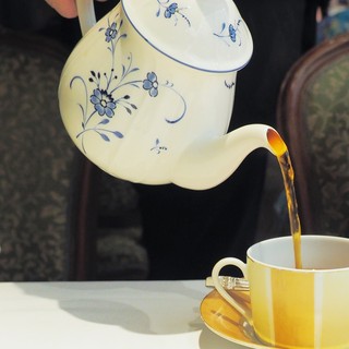 Leau a la bouche - 紅茶のカップはテーブル毎に違っています
